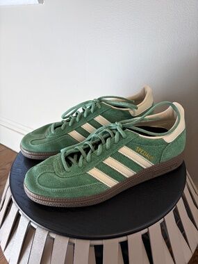 Like New! Varsity Green Adidas Handball Spezial Sneakers